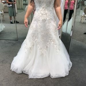 Wedding dress David’s Bridal dress brand new